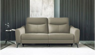 BRAVAS sofa 3 osobowa z elektryczną funkcją relaks, sofa z wysokim oparciem, skórzana sofa, kompaktowa sofa, sofa z wąskimi podłokietnikami, sofa z włoskiej skóry, sofa ze stylowymi nóżkami, sofa z kątowymi nóżkami
