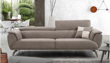 Carla Piękna Luksusowa Włoska Sofa 3 Osobowa, włoska sofa zamszowa, włoska sofa welurowa, sofa z pięknymi podłokietnikami i nóżkami tylko w Delux Deco, włoska sofa z regulowanym zagłówkiem, włoska sofa z szerokim zagłówkiem