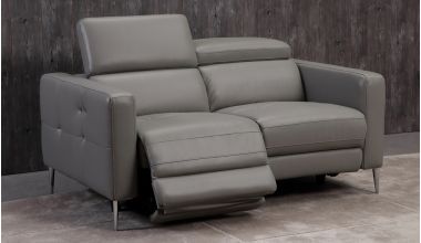 Certosa Sofa 2 osobowa z Funkcją Relaks, skórzana sofa z funkcją relaks, sofa z elektryczną funkcją relaks, system relaks w podnóżkach sofy, sofa z relaks od Delux Deco, sofa z regulowanymi zagłówkami