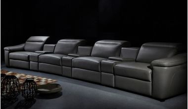 Forza Skórzana Sofa Kinowa Relaks, piękna sofa relaks, sofa z otwieranym podnóżkiem, kinowa sofa skórzana z regulowanymi zagłówkami, sofa kinowa tylko w Delux Deco, sofa z funkcją relaks i regulowanymi zagłówkami